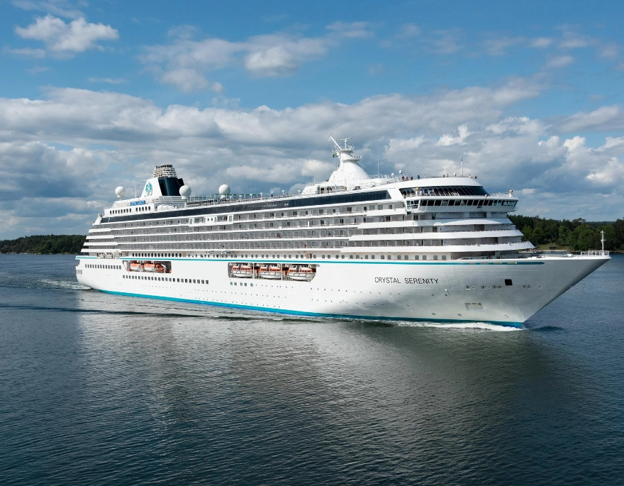cruise-ship-on-the-blue-sea