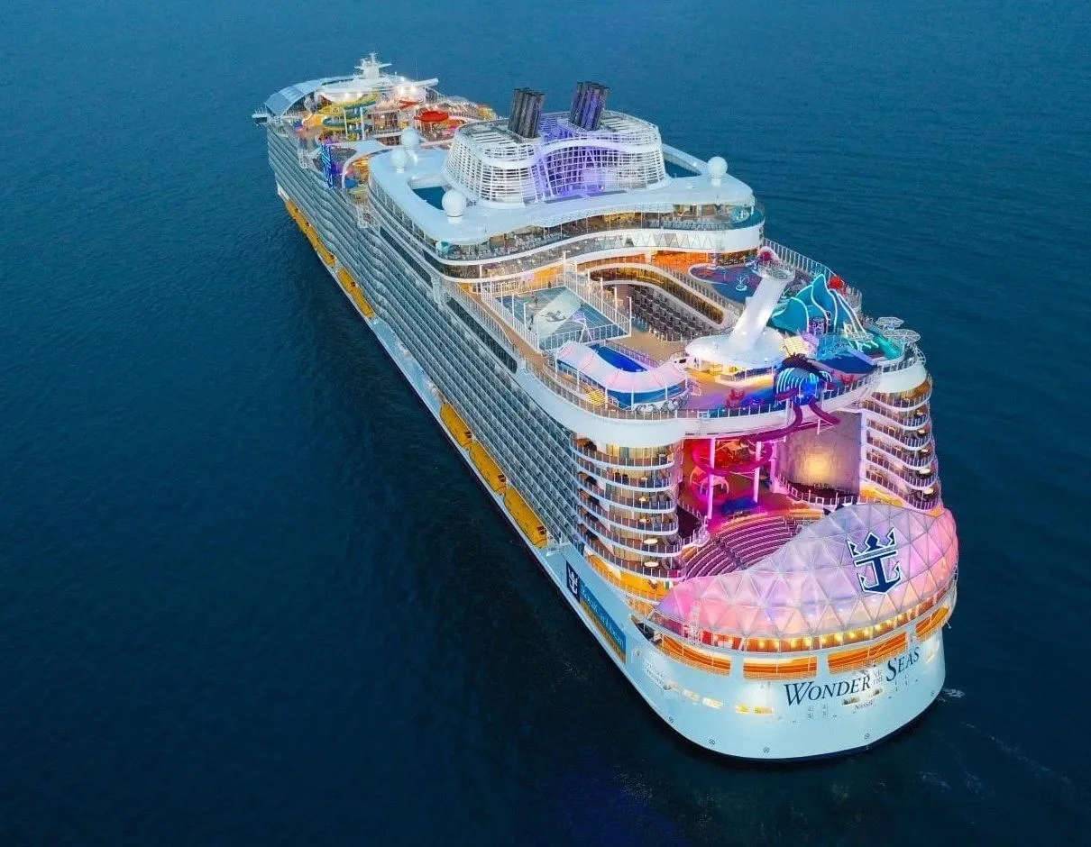 luxury-ship-on-the-blue-sea